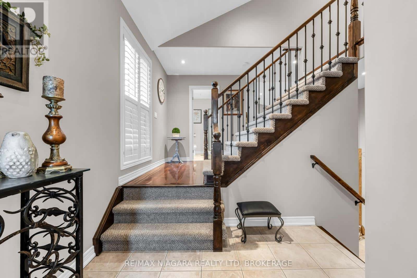 30 BALL AVENUE E — St. Catharines (Burleigh Hill), Ontario - Photo 4 of 46