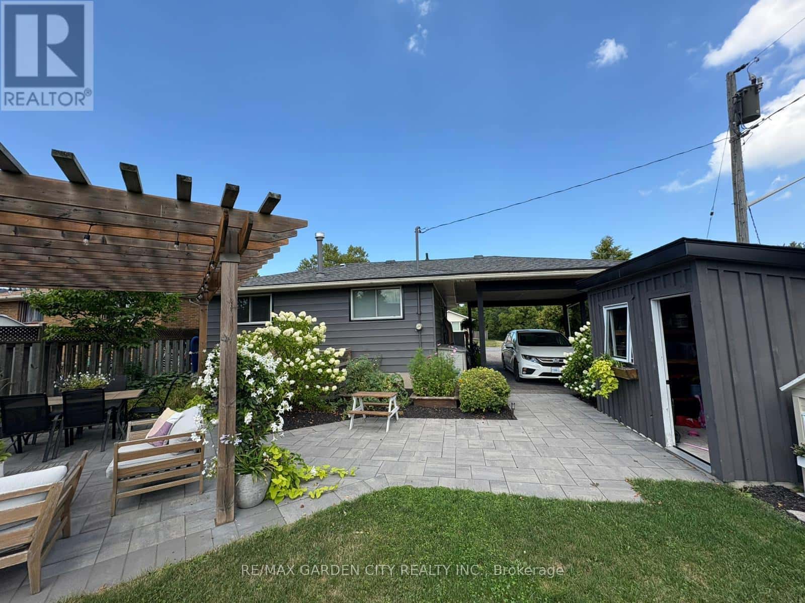 60 BRUNSWICK STREET — St. Catharines (Western Hill), Ontario - Photo 4 of 43