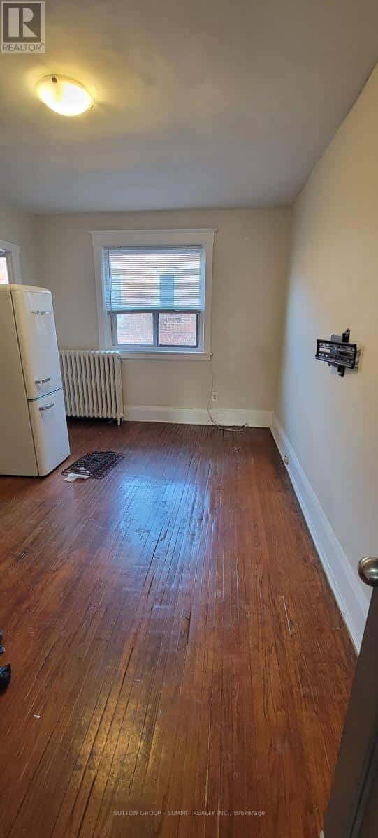 Toronto (Humewood-Cedarvale) — Toronto (Humewood-Cedarvale) - Photo 3 of 8