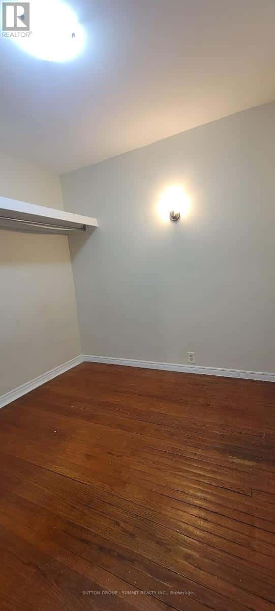 Toronto (Humewood-Cedarvale) — Toronto (Humewood-Cedarvale) - Photo 4 of 8