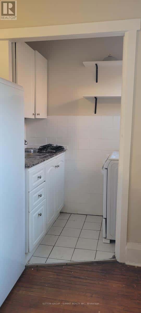 Toronto (Humewood-Cedarvale) — Toronto (Humewood-Cedarvale) - Photo 5 of 8