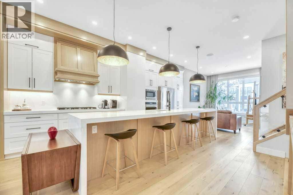 2427 27 Street SW — Calgary, Alberta - Photo 4 of 46