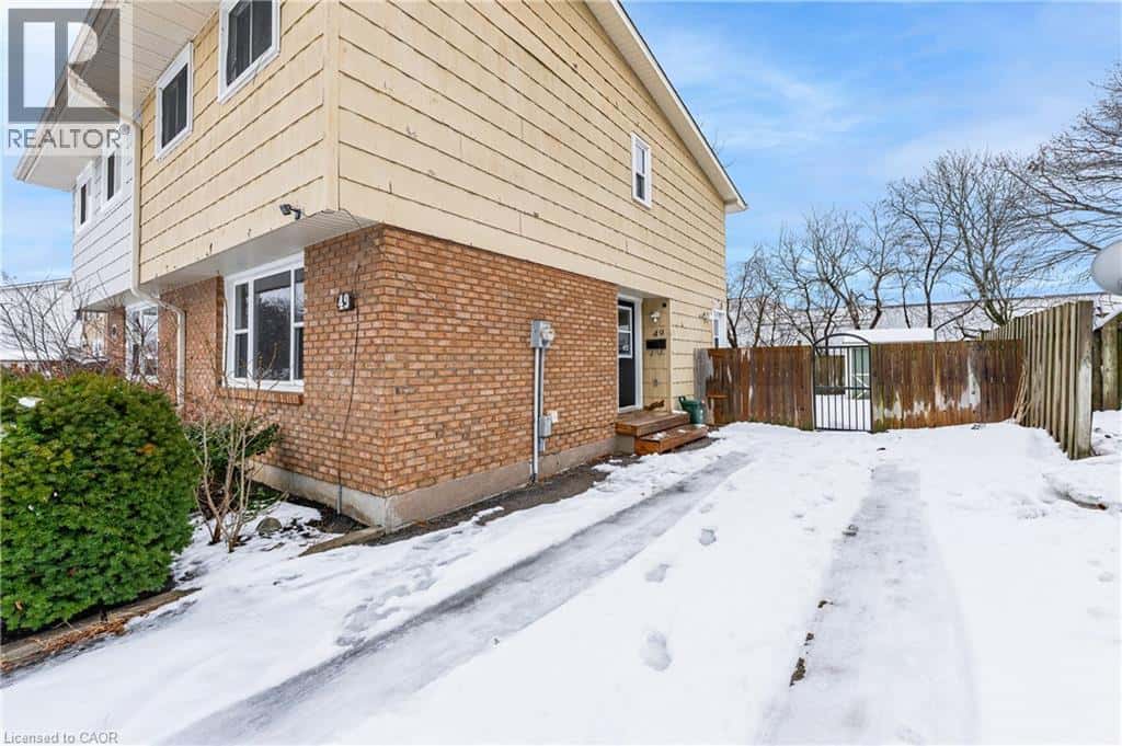 49 FERGUSON Avenue — Cambridge, Ontario - Photo 4 of 36