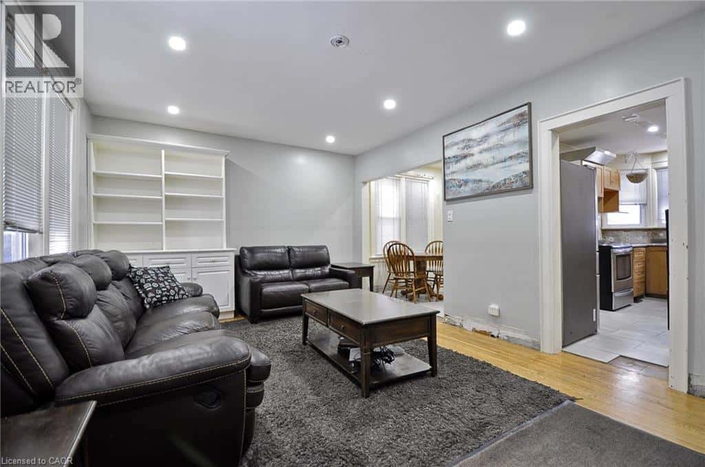 121 N CHALMERS Street N — Cambridge, Ontario - Photo 2 of 21