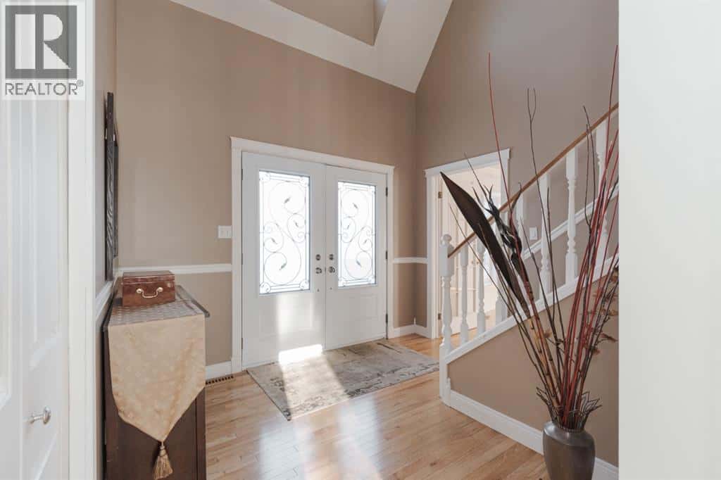 225 Bacon Place — Fort McMurray, Alberta - Photo 3 of 40