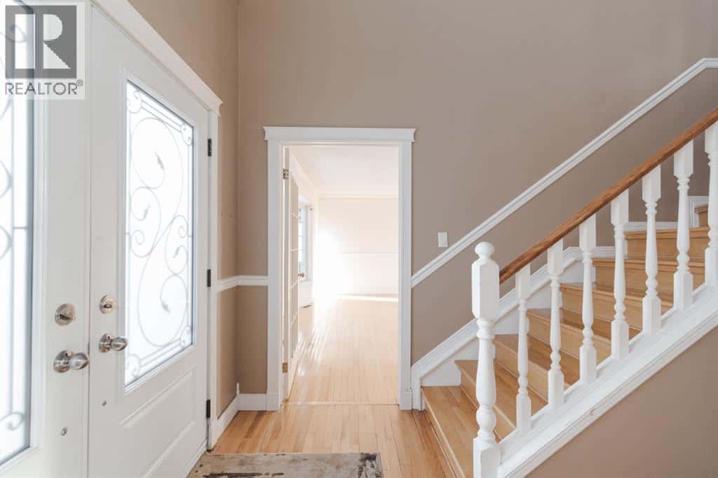 225 Bacon Place — Fort McMurray, Alberta - Photo 5 of 40