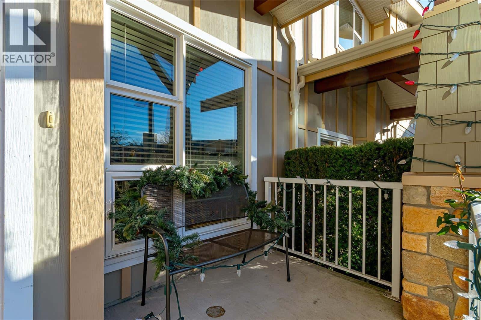 14 1900 Watkiss Way — View Royal, British Columbia - Photo 4 of 35