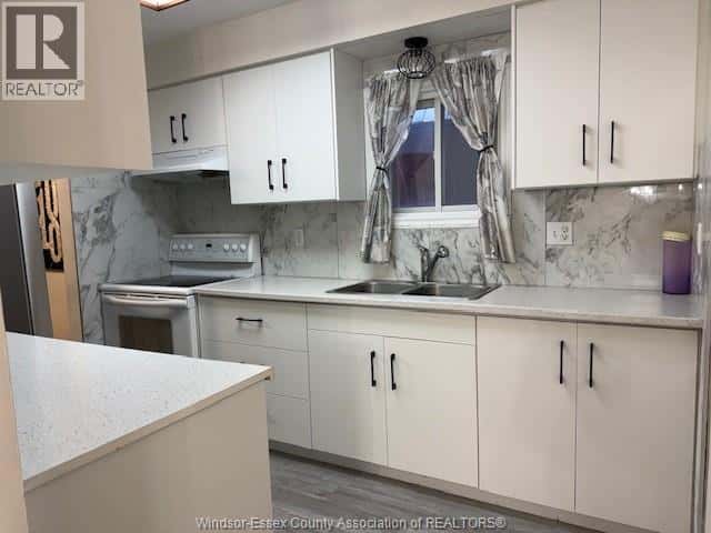 816 DAWSON ROAD — Windsor, Ontario - Photo 4 of 25