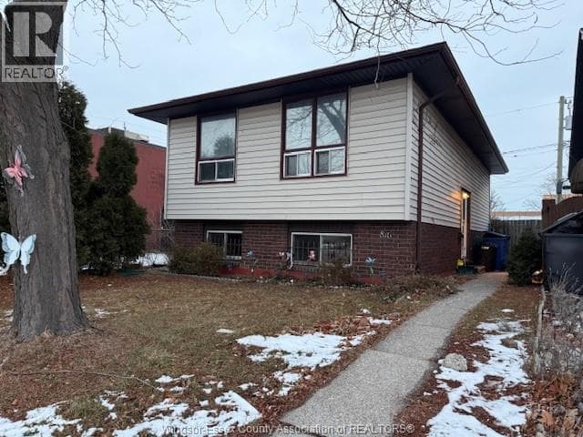 816 DAWSON ROAD — Windsor, Ontario - Main photo