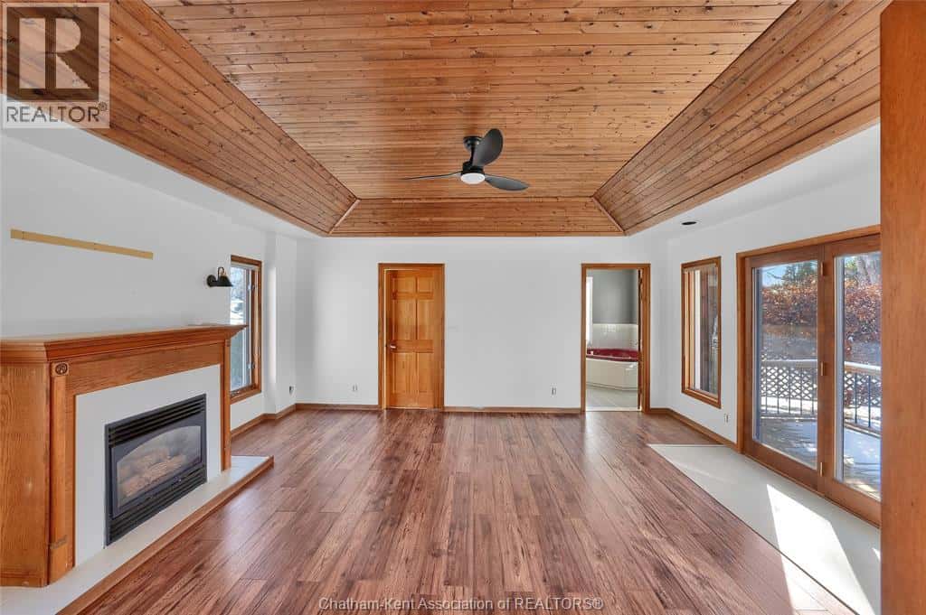 234 Wellington STREET — Blenheim, Ontario - Photo 2 of 47