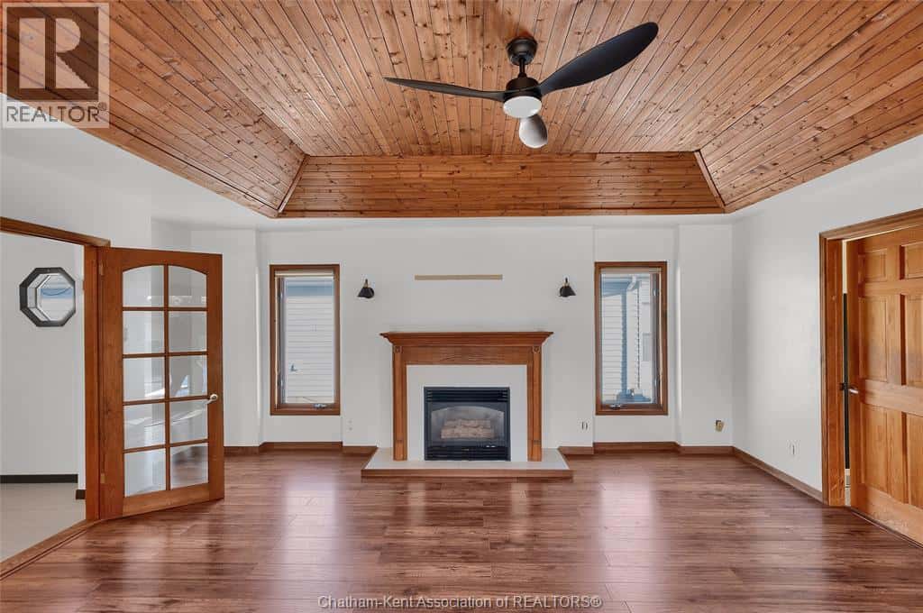 234 Wellington STREET — Blenheim, Ontario - Photo 4 of 47