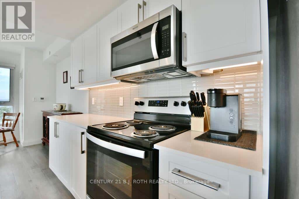 818 - 58 LAKESIDE TERRACE — Barrie (Little Lake), Ontario - Photo 2 of 44