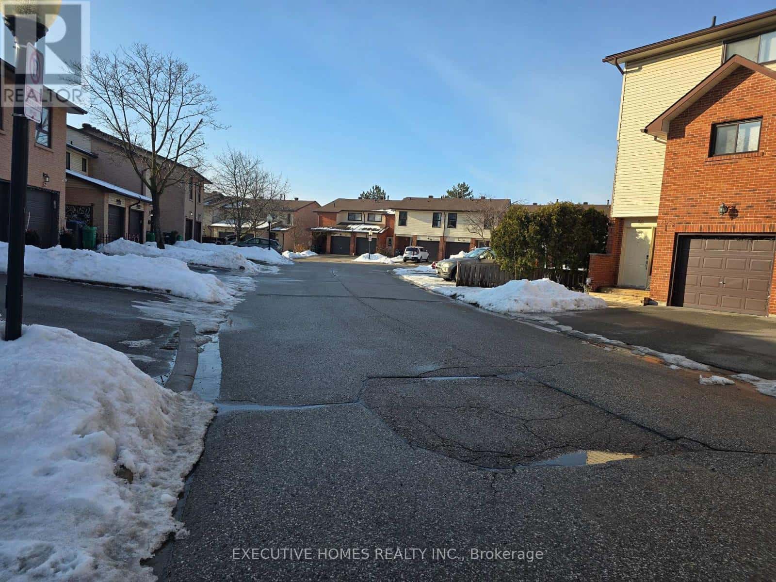 61 COLLINS CRESCENT — Brampton (Brampton North), Ontario - Photo 5 of 30