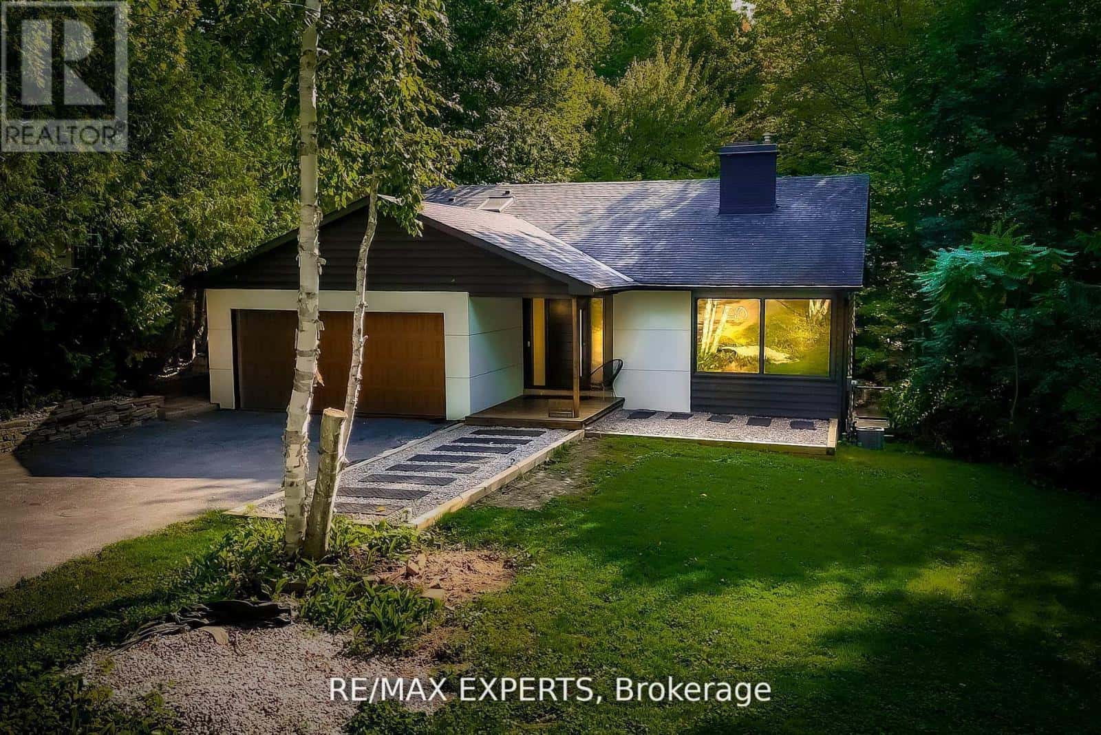 1135 GREENOAKS DRIVE — Mississauga (Lorne Park), Ontario - Photo 2 of 50