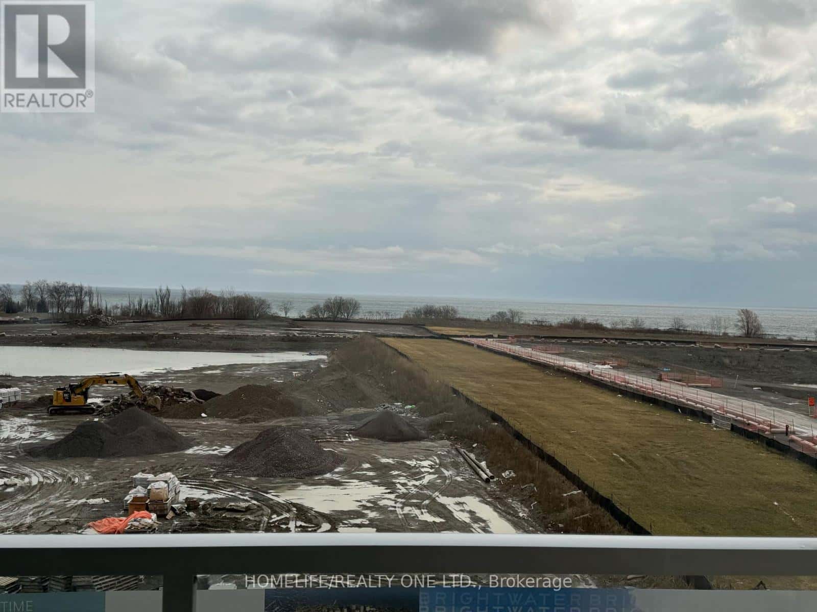 421 - 220 MISSINNIHE WAY — Mississauga (Port Credit), Ontario - Photo 3 of 10