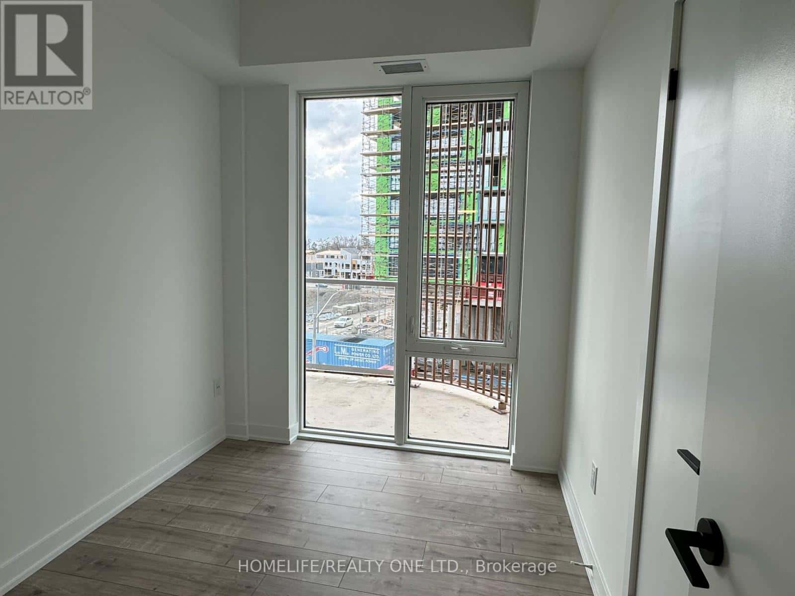 421 - 220 MISSINNIHE WAY — Mississauga (Port Credit), Ontario - Photo 5 of 10