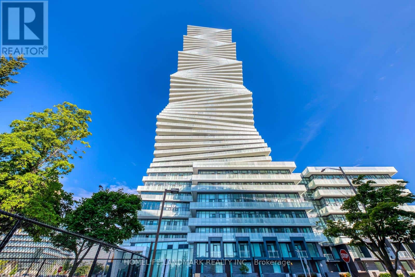 2304 - 3883 QUARTZ ROAD — Mississauga (City Centre), Ontario - Photo 2 of 39