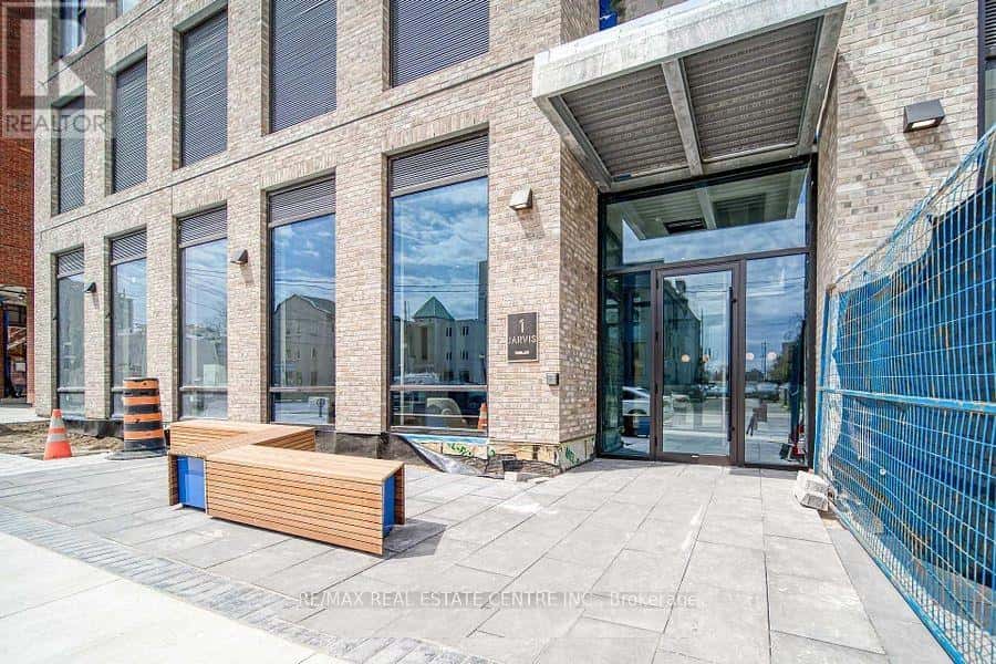 915 - 1 JARVIS STREET — Hamilton (Beasley), Ontario - Photo 2 of 18