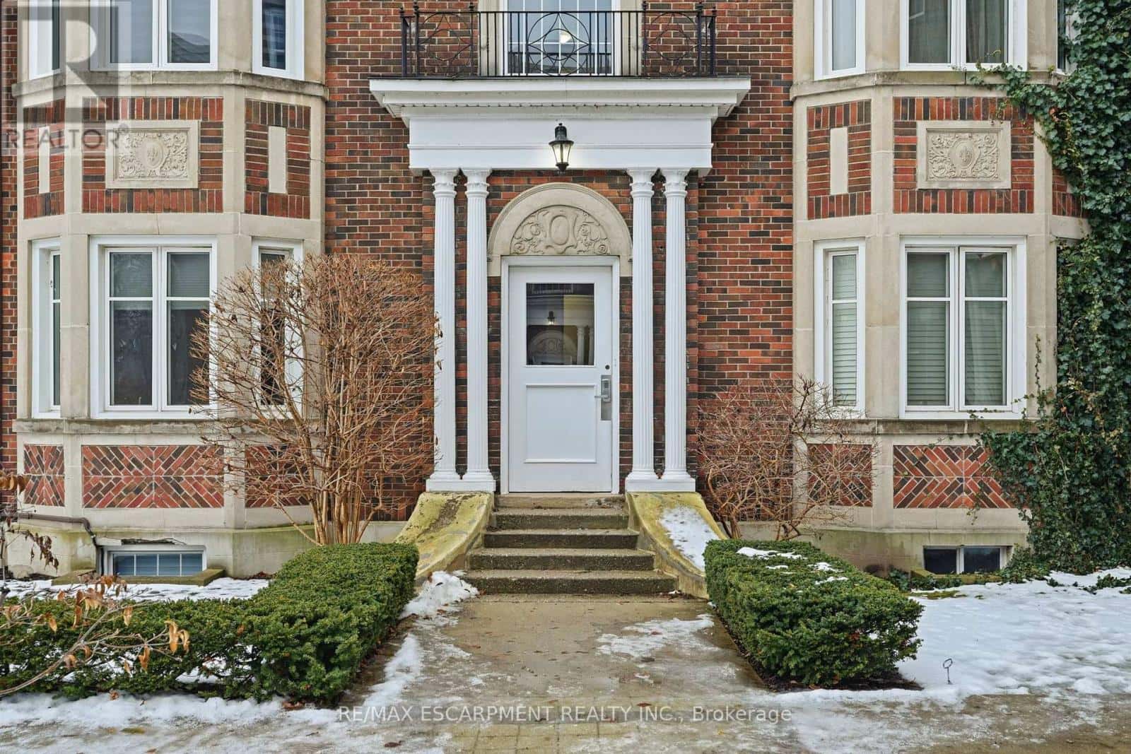 3 - 54 DUFFERIN AVENUE — Brantford, Ontario - Photo 4 of 34