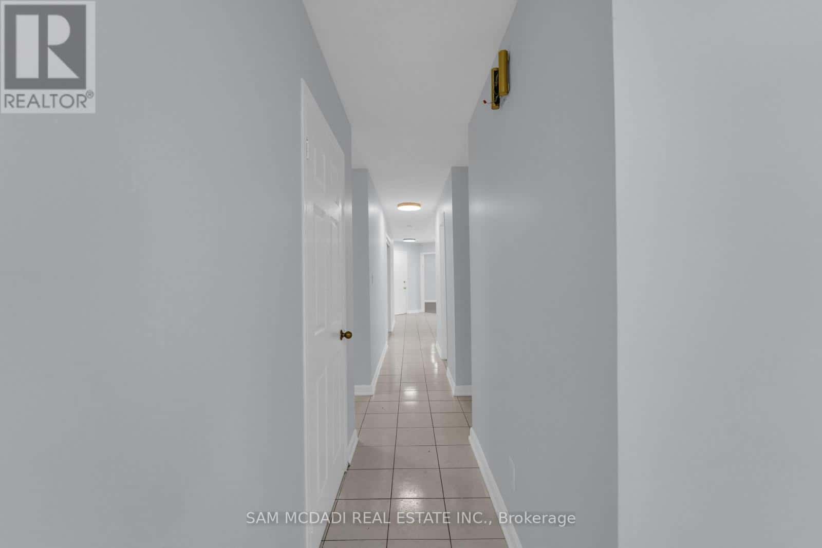 90 TISDALE STREET S — Hamilton (Stinson), Ontario - Photo 4 of 46