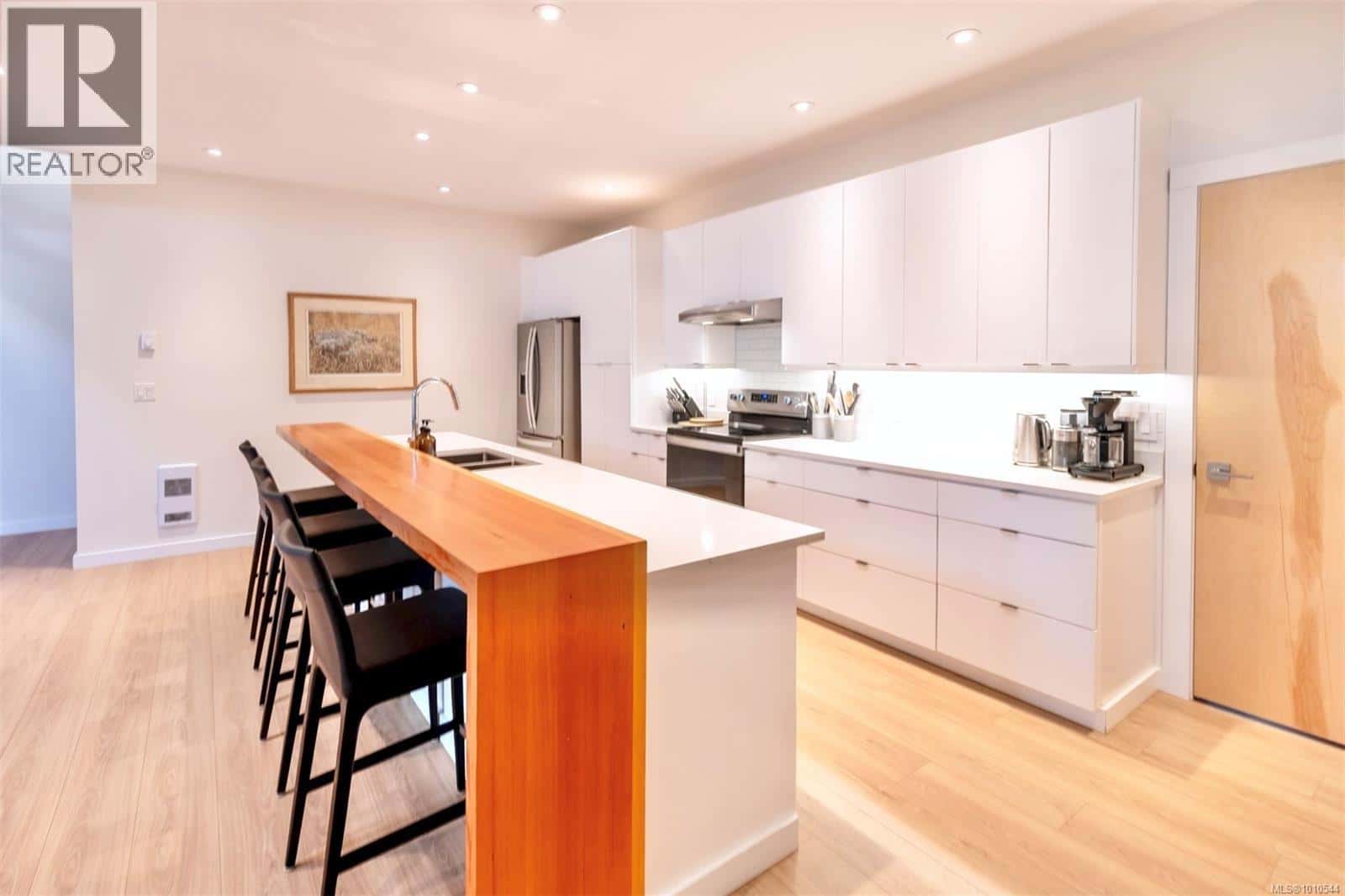 1316 Lynn Rd — Tofino, British Columbia - Photo 4 of 43