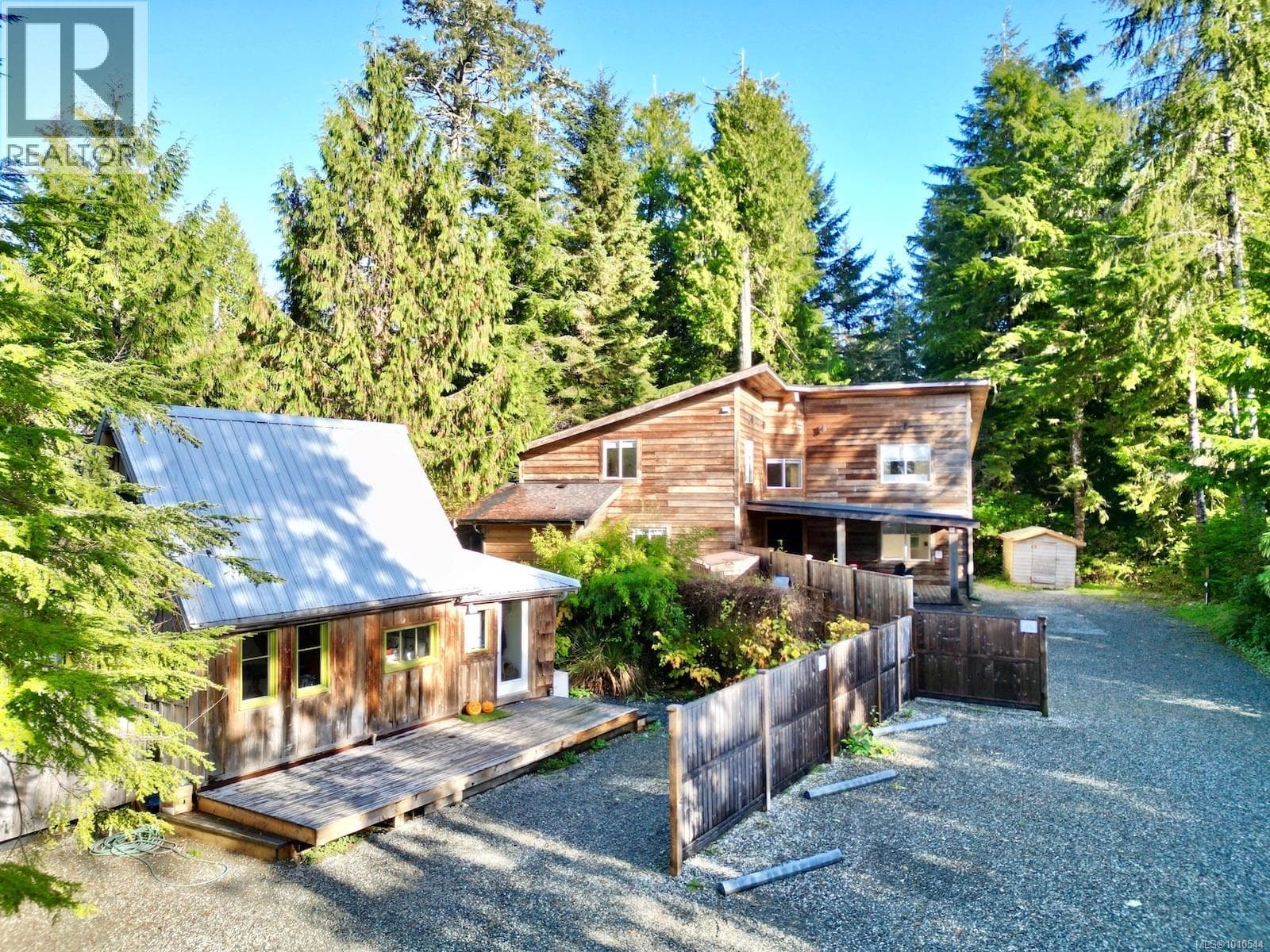 1316 Lynn Rd — Tofino, British Columbia - Main photo
