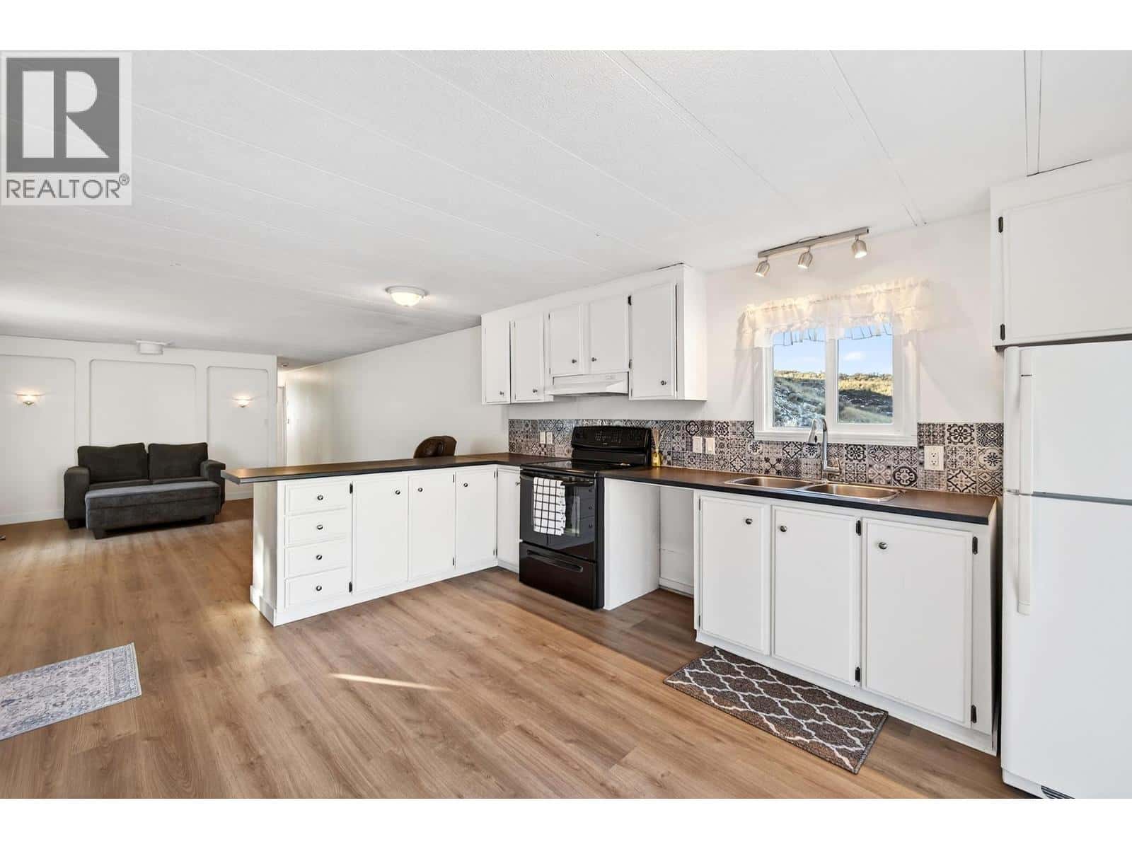 1175 Rose Hill Road Unit# 101 — Kamloops, British Columbia - Photo 3 of 43