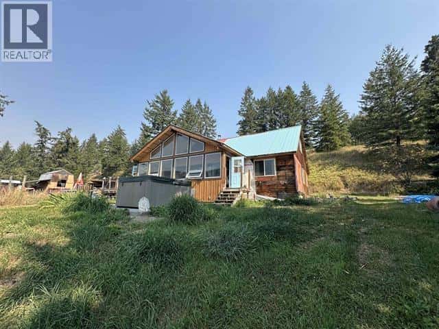 6831 SODA CREEK MACALISTER ROAD — Williams Lake, British Columbia - Photo 4 of 26