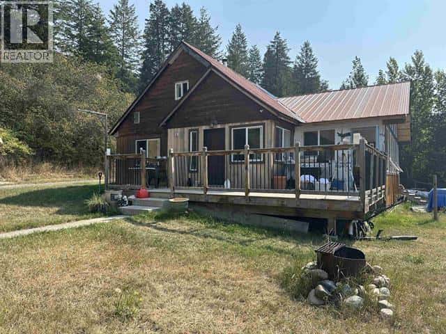 6831 SODA CREEK MACALISTER ROAD — Williams Lake, British Columbia - Photo 2 of 26