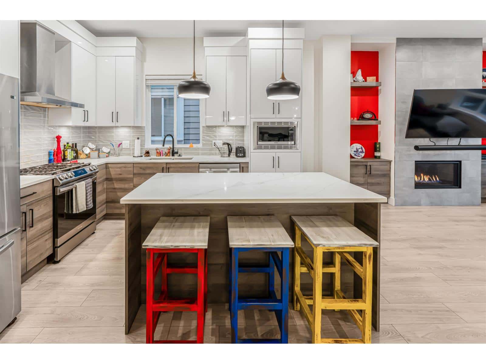 17188 1 AVENUE — Surrey, British Columbia - Photo 4 of 38