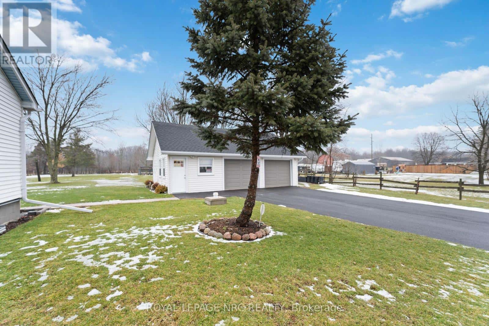 3406 BOWEN ROAD — Fort Erie (Stevensville), Ontario - Photo 4 of 43