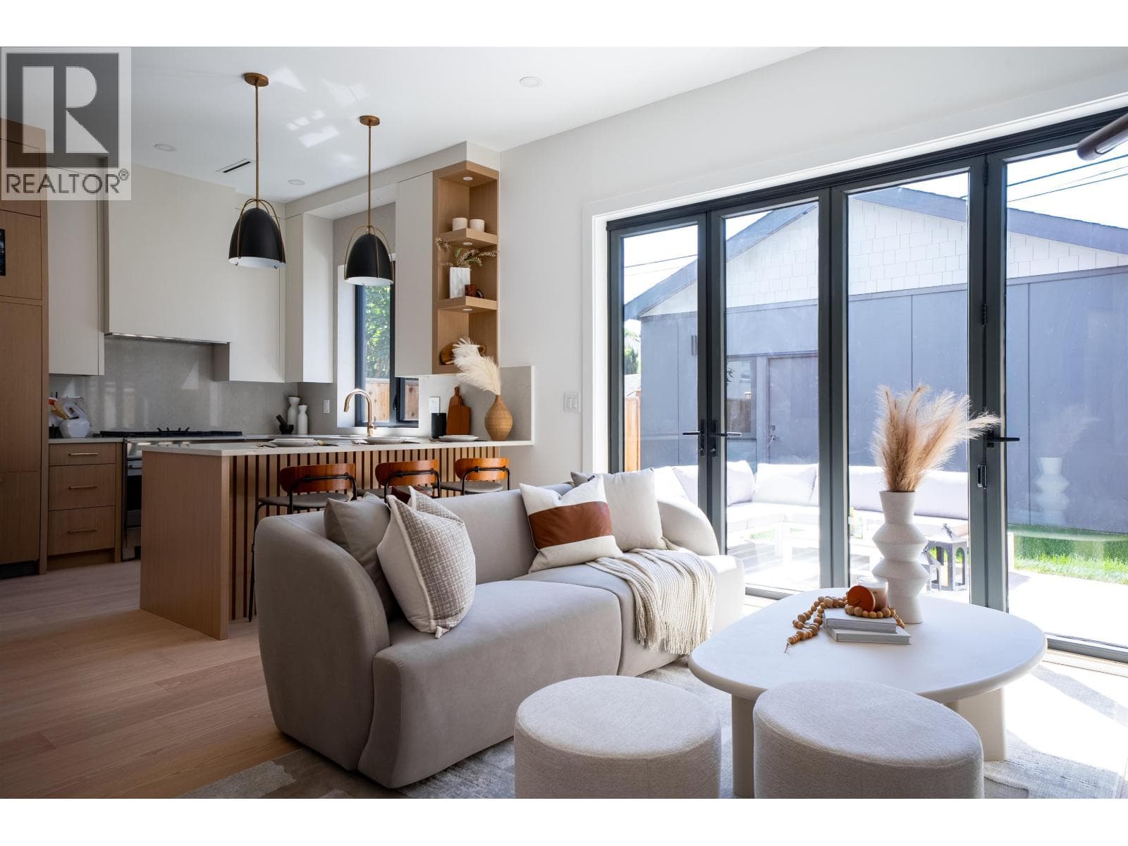 2 356 E 40TH AVENUE — Vancouver, British Columbia - Main photo