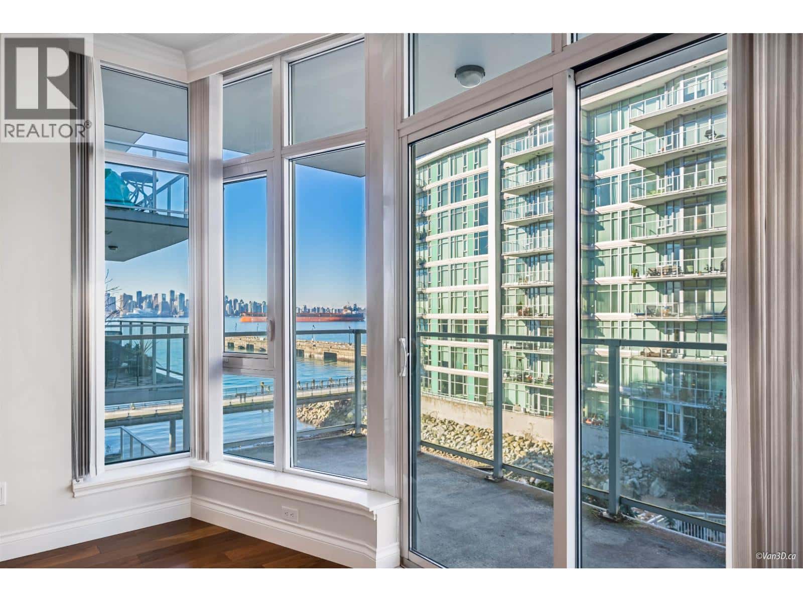 305 185 VICTORY SHIP WAY — North Vancouver, British Columbia - Photo 2 of 40