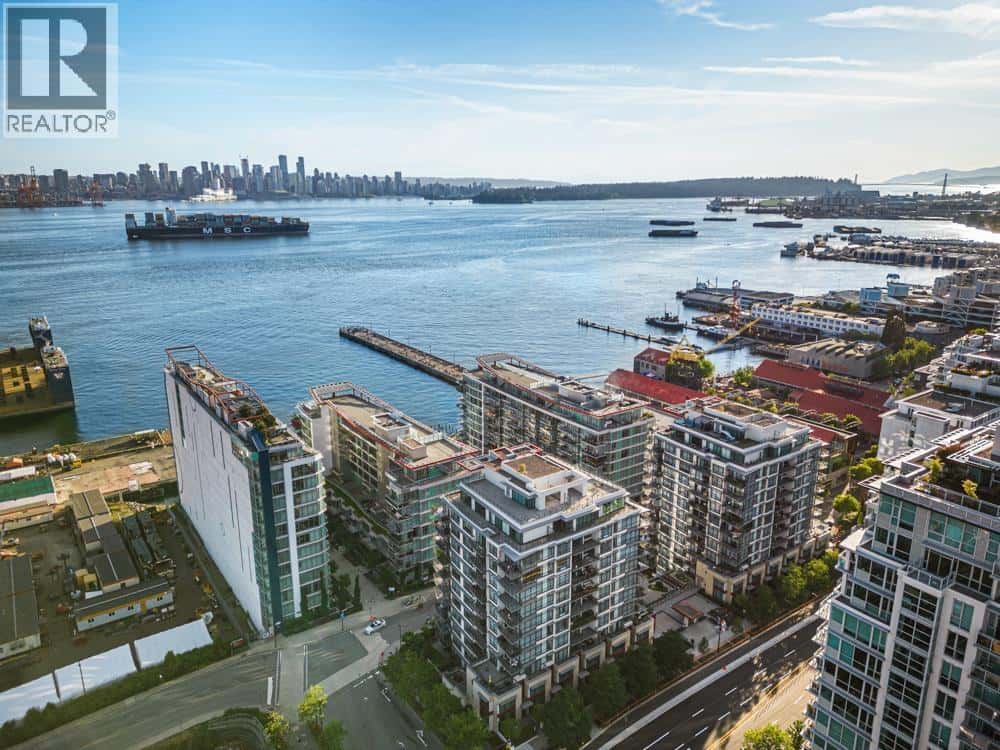 305 185 VICTORY SHIP WAY — North Vancouver, British Columbia - Photo 3 of 40