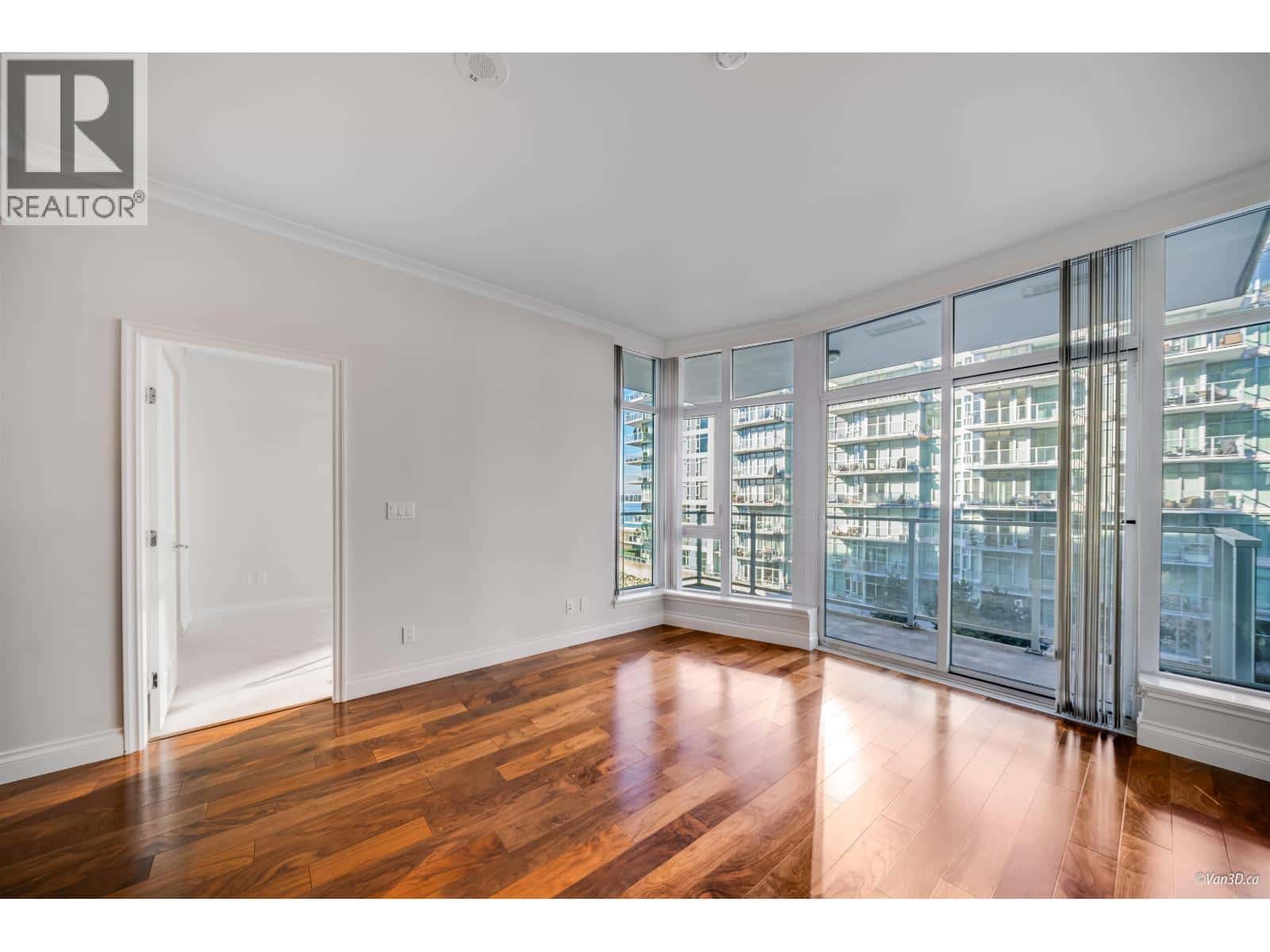 305 185 VICTORY SHIP WAY — North Vancouver, British Columbia - Photo 4 of 40