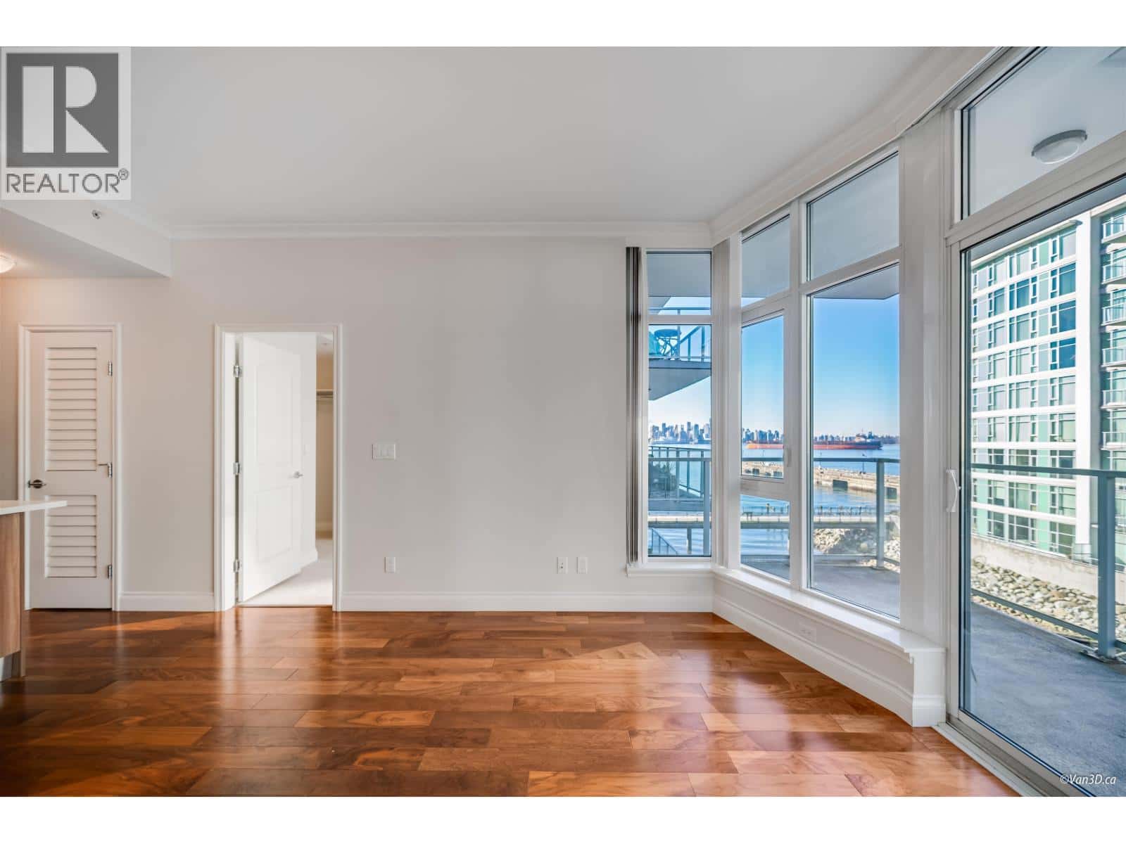 305 185 VICTORY SHIP WAY — North Vancouver, British Columbia - Photo 5 of 40