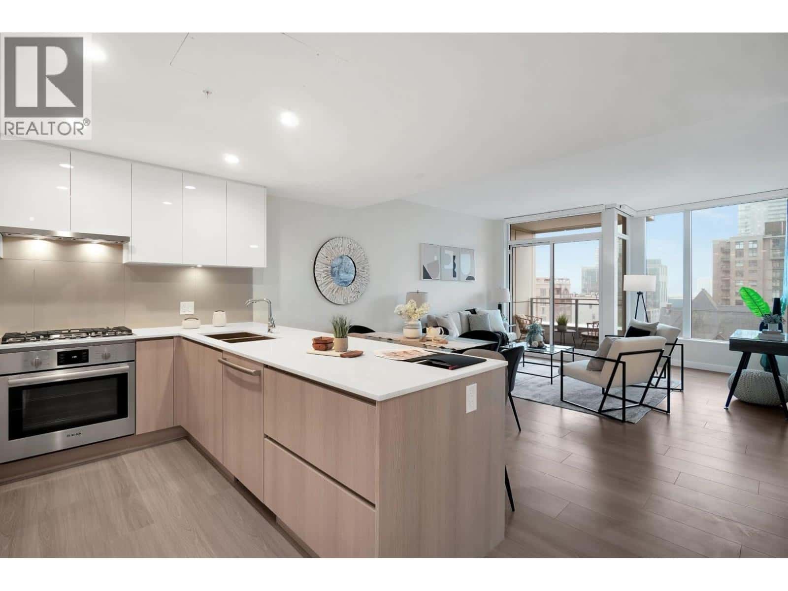 601 618 CARNARVON STREET — New Westminster, British Columbia - Photo 4 of 27