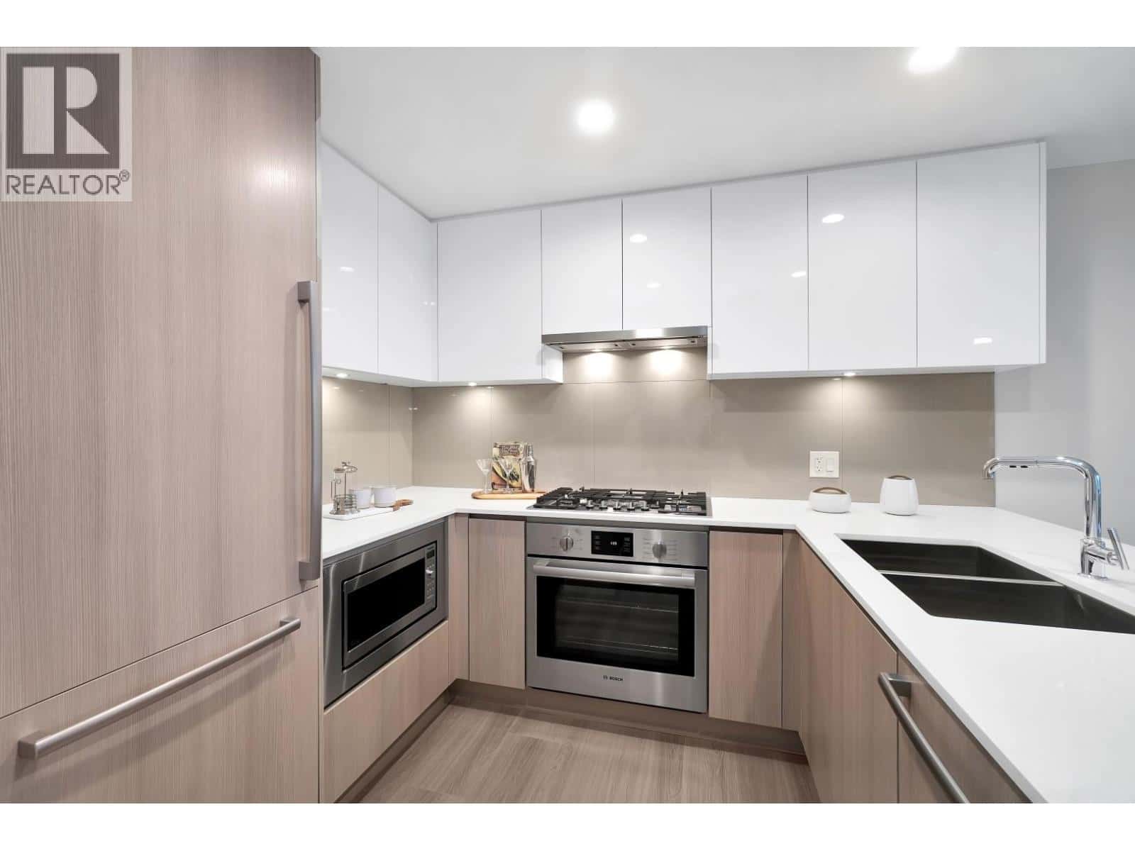 601 618 CARNARVON STREET — New Westminster, British Columbia - Photo 5 of 27