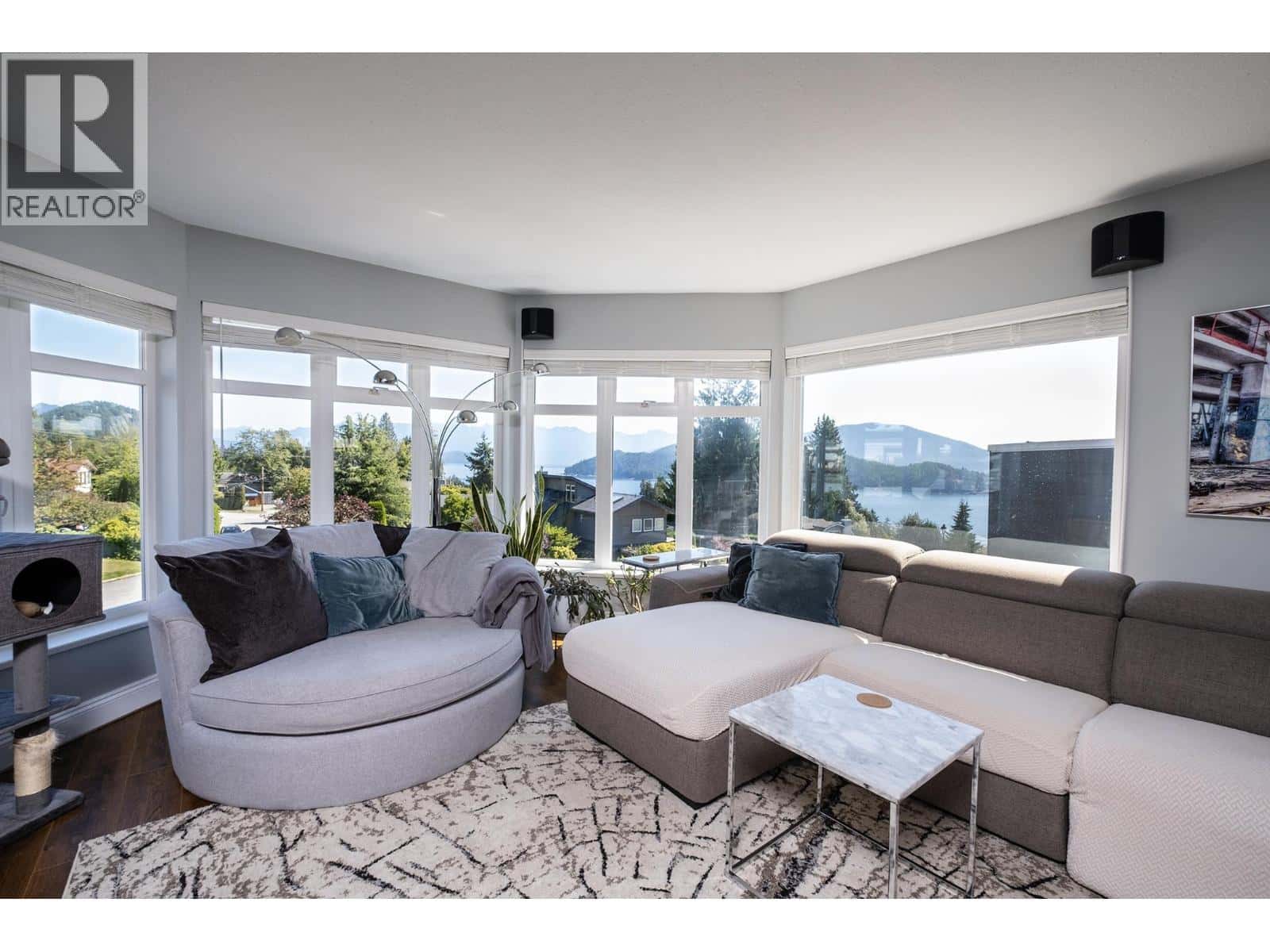 565 WILDWOOD CRESCENT — Gibsons, British Columbia - Photo 2 of 40