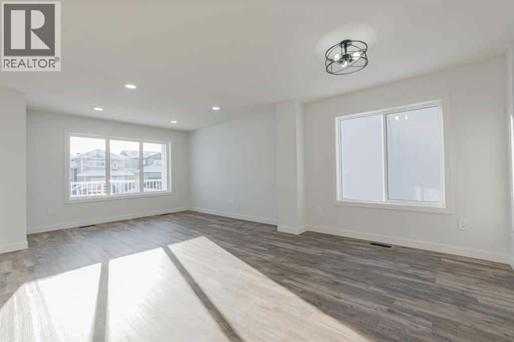 8558 72 Avenue — Grande Prairie, Alberta - Photo 3 of 25