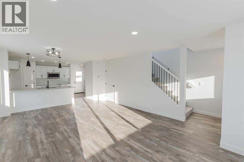 8558 72 Avenue — Grande Prairie, Alberta - Photo 4 of 25