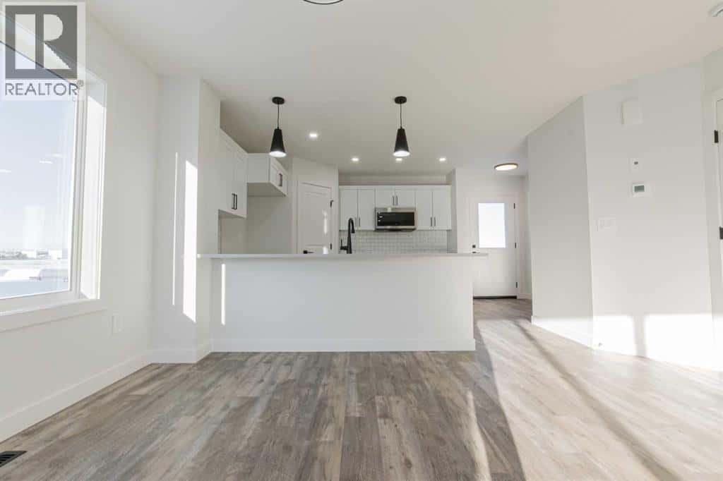 8558 72 Avenue — Grande Prairie, Alberta - Photo 5 of 25