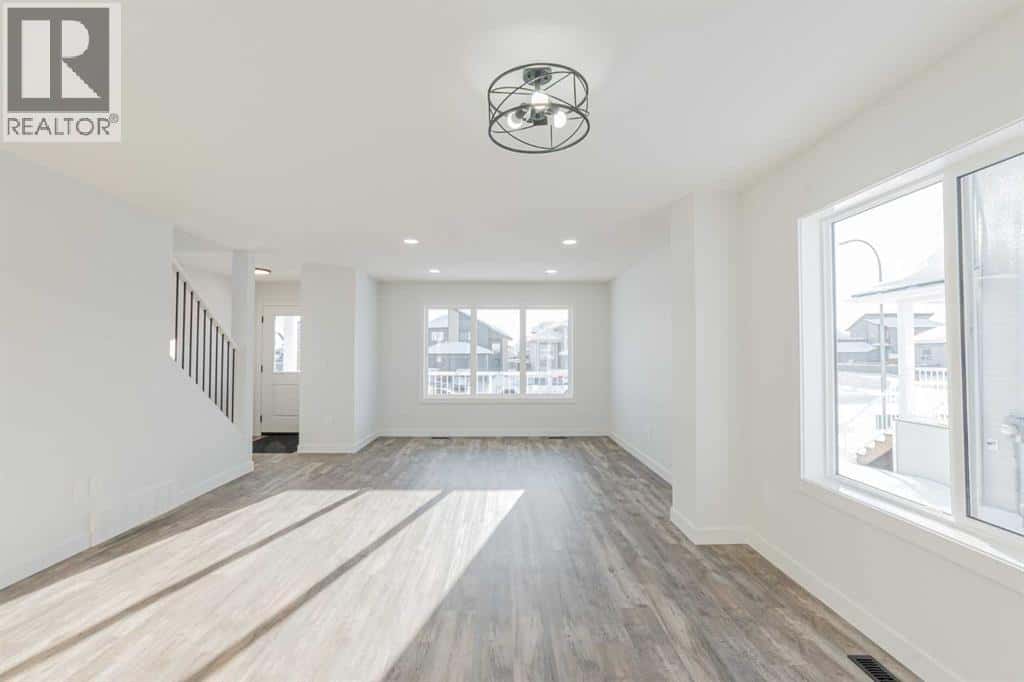 8558 72 Avenue — Grande Prairie, Alberta - Photo 2 of 25