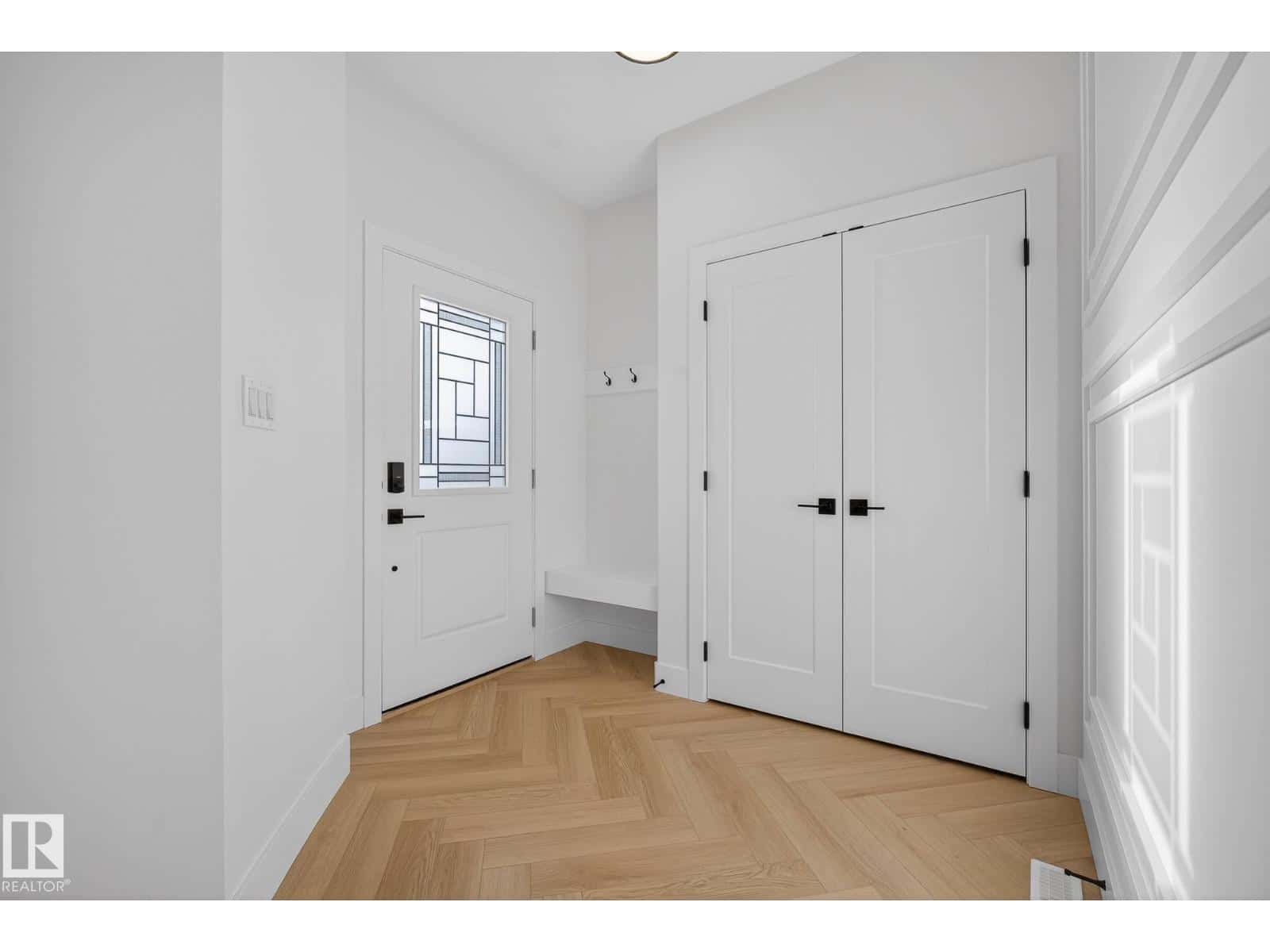 8612 181 AV NW — Edmonton, Alberta - Photo 3 of 30