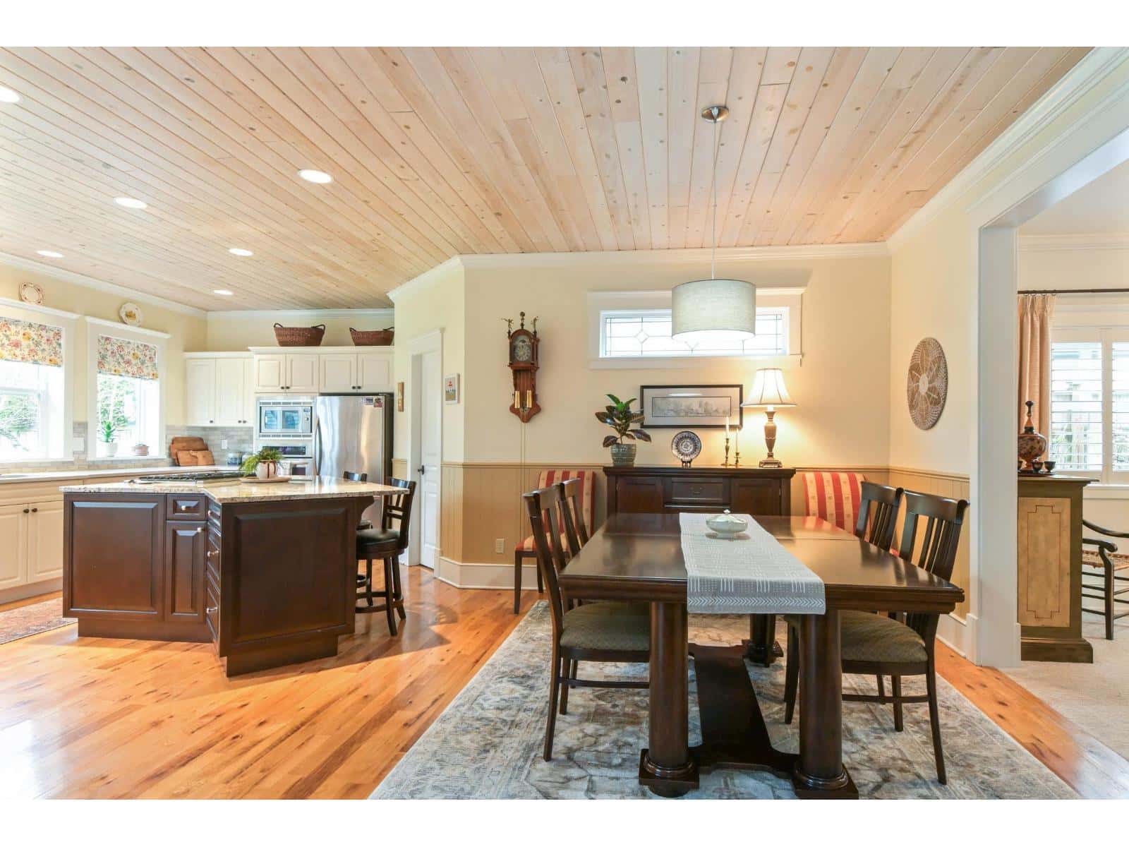 21107 43A AVENUE — Langley, British Columbia - Photo 5 of 39