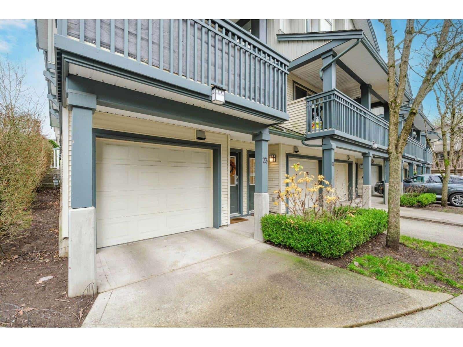 23 19250 65 AVENUE — Surrey, British Columbia - Photo 2 of 38