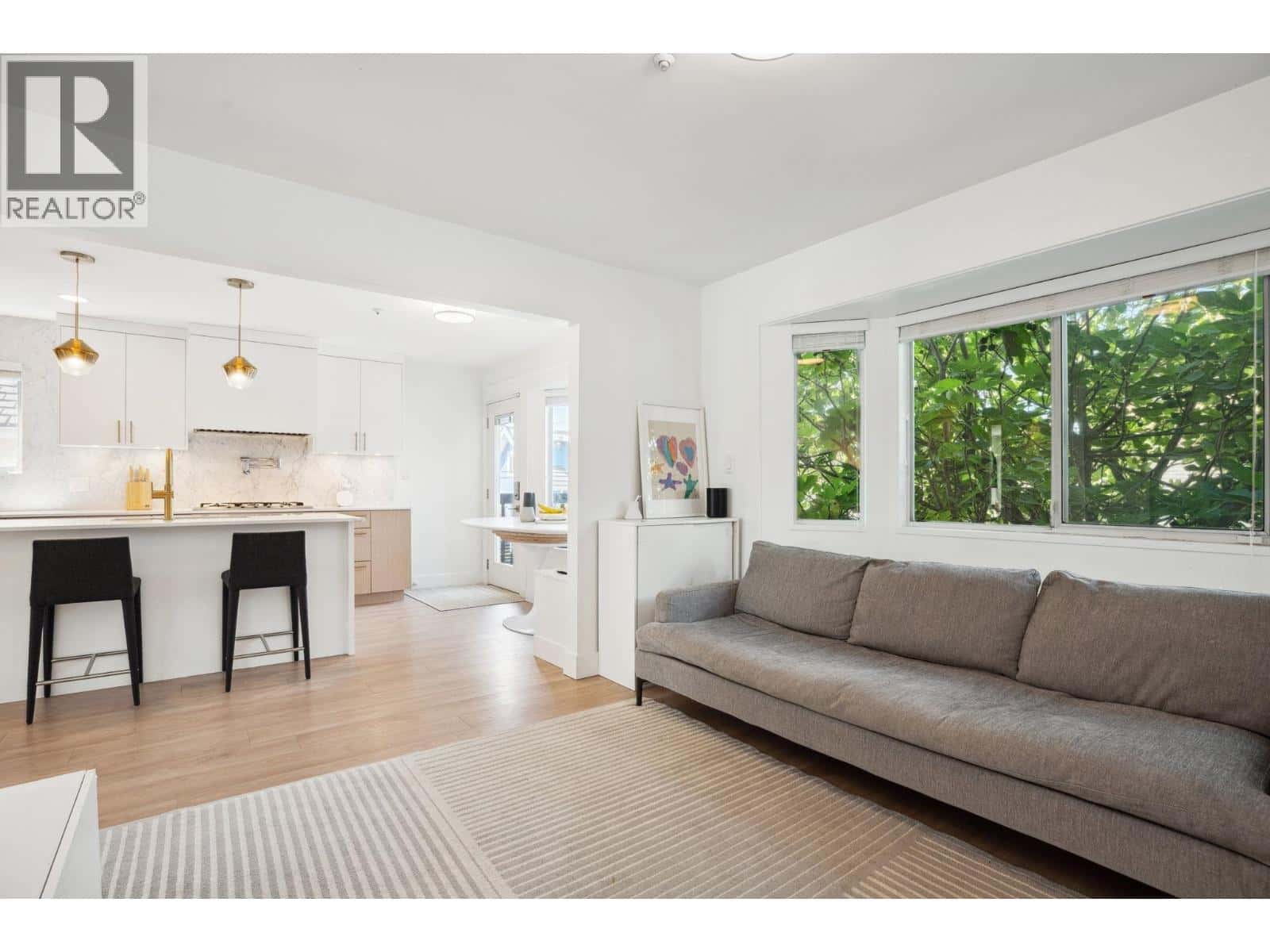 5921 ONTARIO STREET — Vancouver, British Columbia - Photo 5 of 40