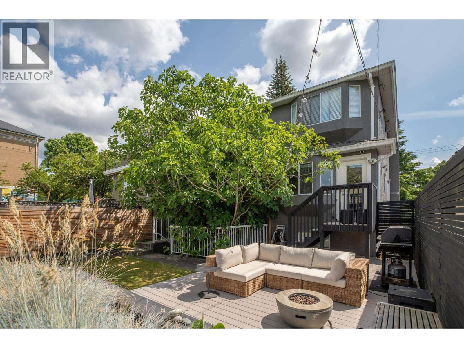 5921 ONTARIO STREET — Vancouver, British Columbia - Photo 2 of 40