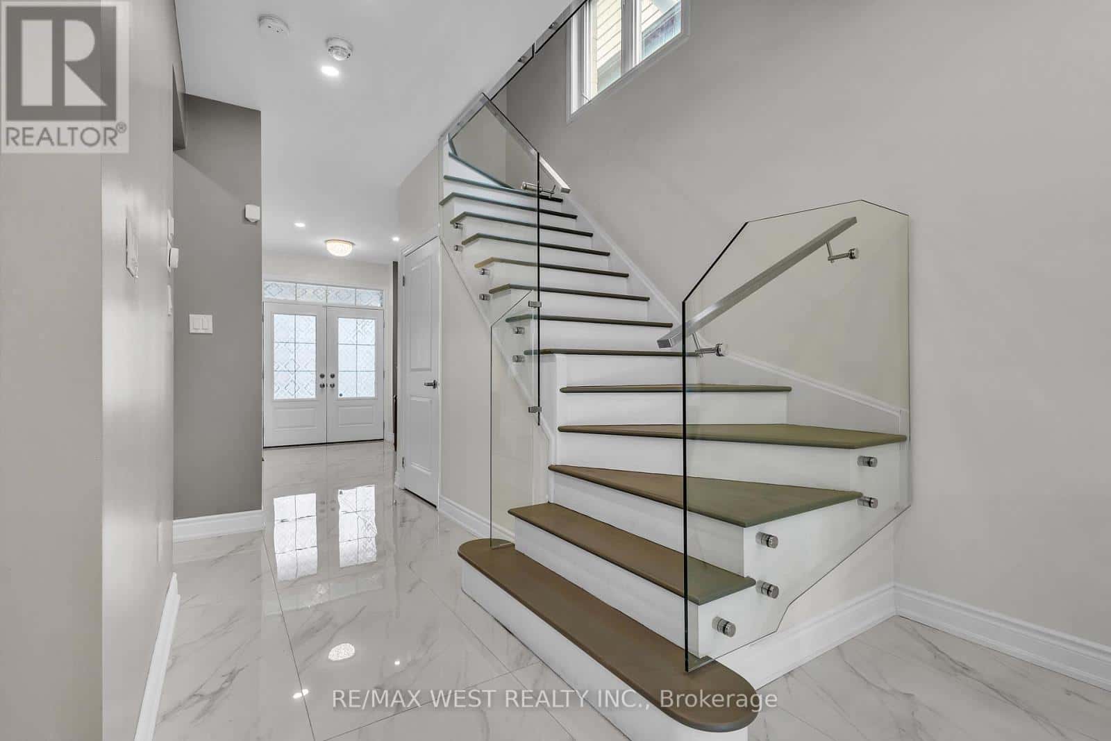 61 ZENITH AVENUE — Vaughan (Kleinburg), Ontario - Photo 4 of 28