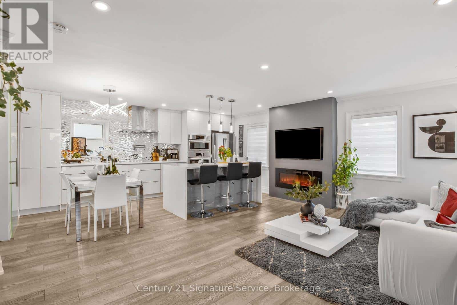 33 MCINTOSH AVENUE — Toronto (Stonegate-Queensway), Ontario - Photo 5 of 27